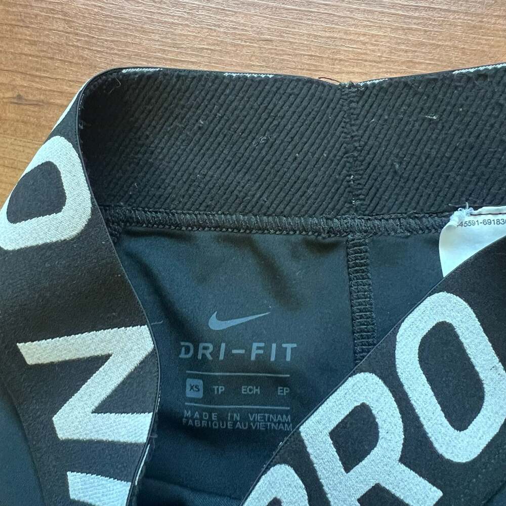 Nike Pro Women's XS Dri-FIT Compression Shorts (AO9977-010) - Picture 3 of 5